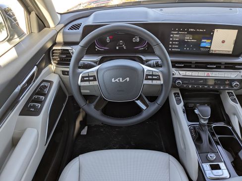 New 2025 Kia Telluride S image 19
