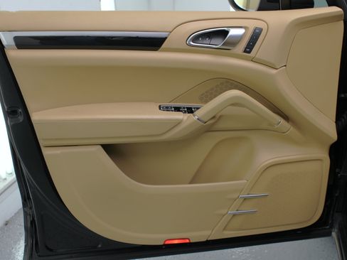 Used 2012 Porsche Cayenne image 37