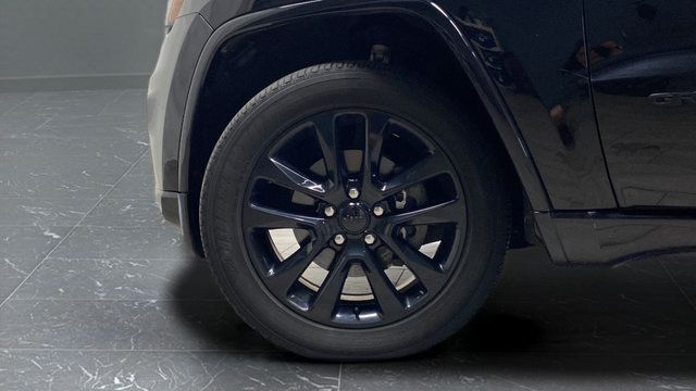 Used 2020 Jeep Grand Cherokee Altitude AWD/4WD image 30