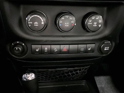 Used 2014 Jeep Wrangler Unlimited Sahara image 15