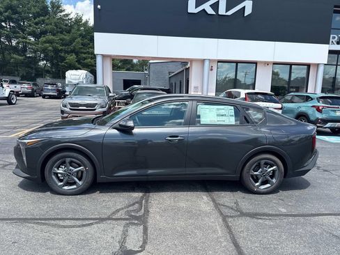 Used 2025 Kia K4 FWD image 2