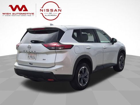 Certified 2024 Nissan Rogue SV FWD image 5