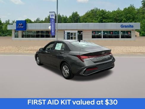 Certified 2024 Hyundai Elantra SE image 9