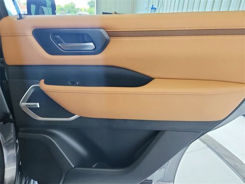 New 2025 Nissan Armada Platinum Reserve image 44