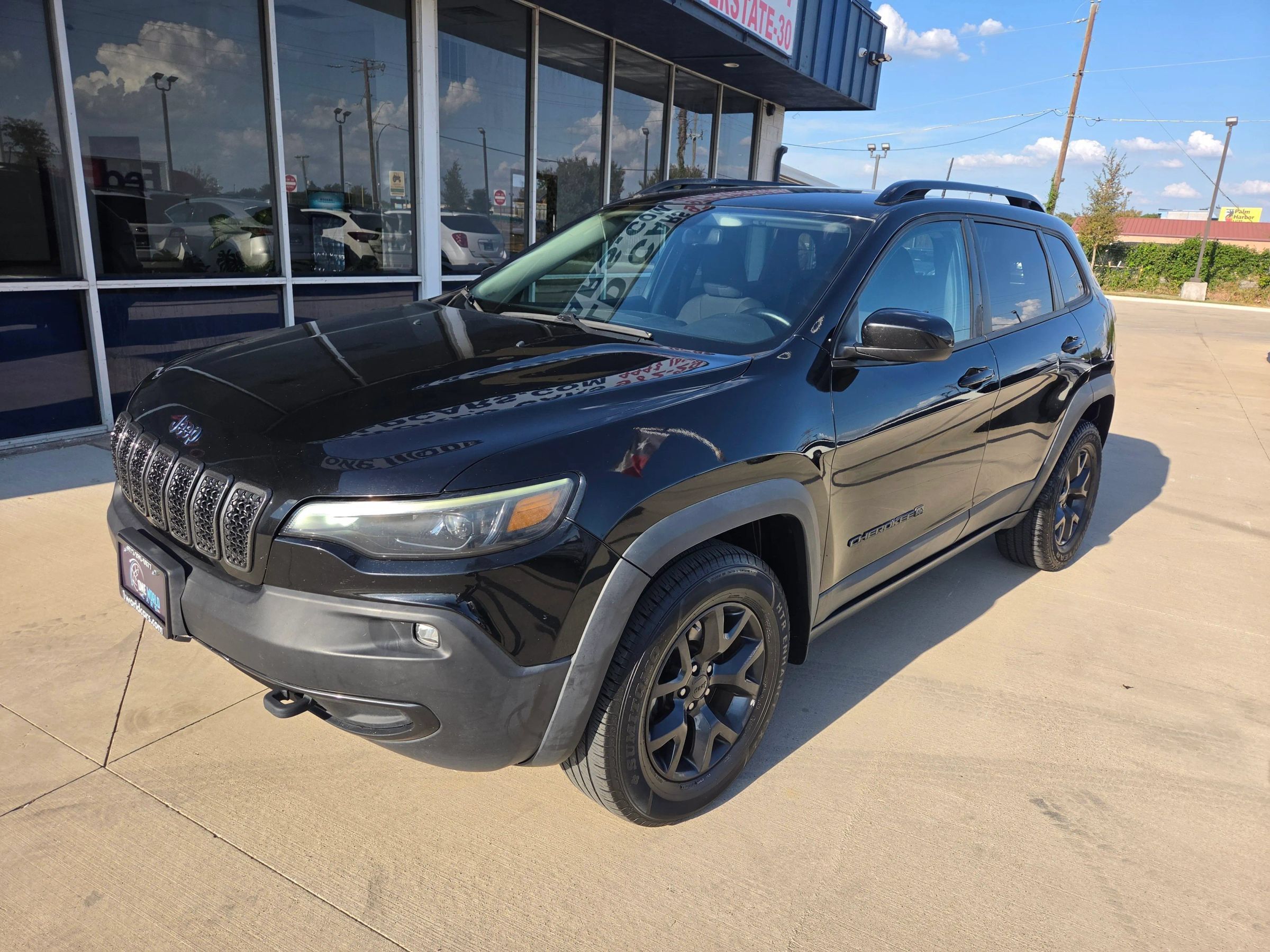 Used 2020 Jeep Cherokee Latitude AWD/4WD image 2