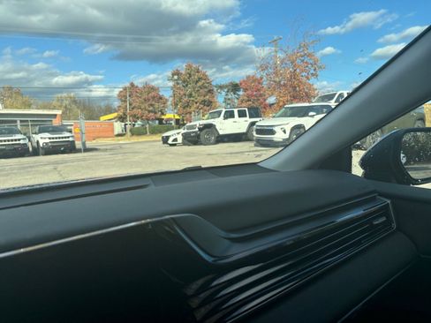 Used 2025 Toyota Camry LE image 34