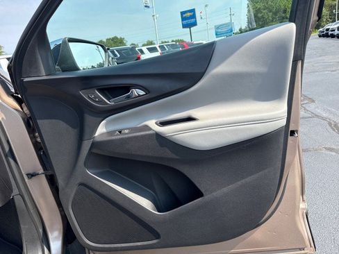 Used 2019 Chevrolet Equinox Premier FWD image 12