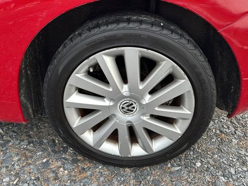 Used 2008 Volkswagen Beetle SE image 9