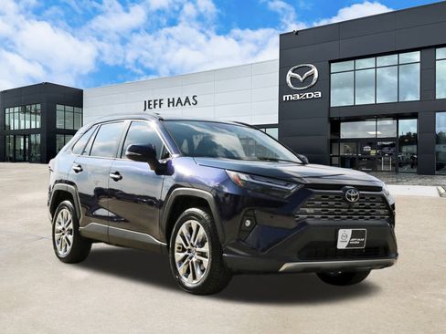 Used 2025 Toyota RAV4 Limited image 4