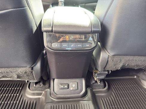 Used 2022 Toyota Highlander Limited image 25