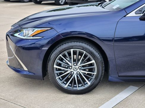Used 2025 Lexus ES 350 w/ Premium Package FWD image 8