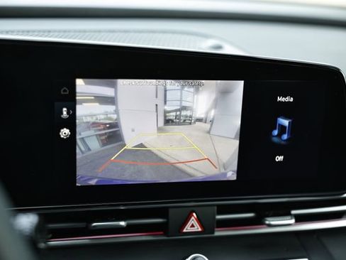 Used 2024 Hyundai Elantra SEL FWD image 35