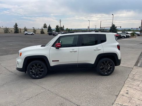Certified 2023 Jeep Renegade Latitude w/ Sun/Sound Group AWD/4WD image 7