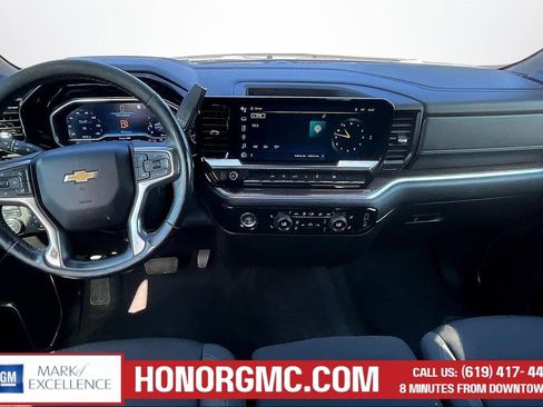Used 2022 Chevrolet Silverado 1500 LT AWD/4WD image 8
