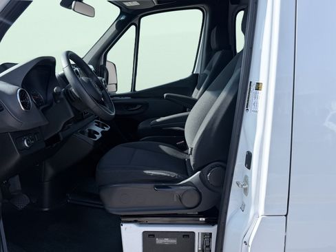 Used 2025 Mercedes-Benz Sprinter 2500 image 23