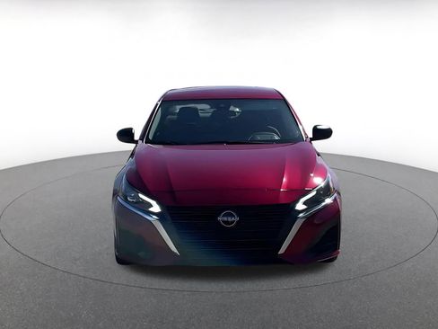 Used 2025 Nissan Altima 2.5 SV image 3