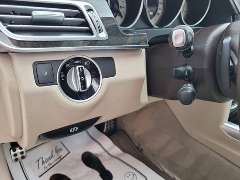 Used 2016 Mercedes-Benz E 350 4MATIC Sedan image 23