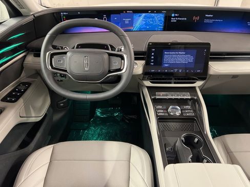 New 2026 Lincoln Nautilus Premier image 8