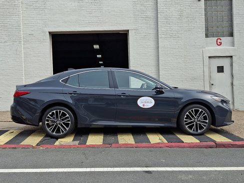 Used 2026 Toyota Camry XLE w/ Premium Package image 7