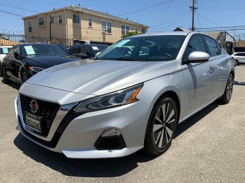 Used 2022 Nissan Altima 2.5 SV FWD image 3