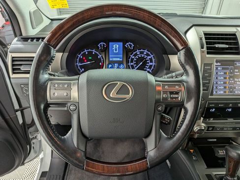 Used 2017 Lexus GX 460 Luxury w/ Preferred Accessory Package AWD/4WD image 13