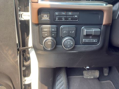 Used 2025 Chevrolet Tahoe High Country w/ Sun And Tow Package AWD/4WD image 12