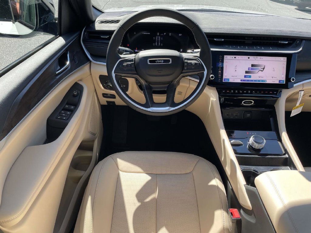 New 2027 Jeep Grand Cherokee Limited AWD/4WD image 22