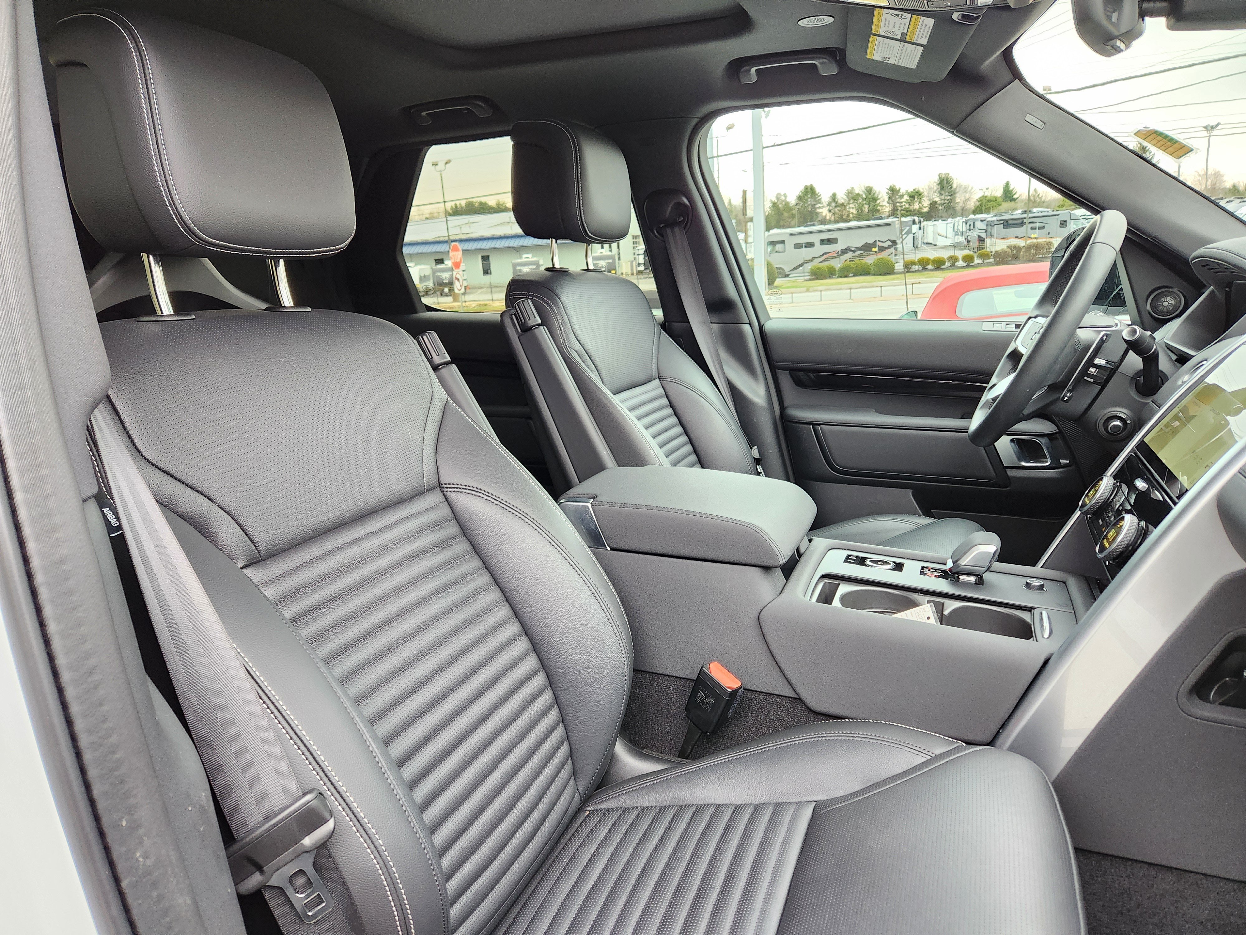 Certified 2025 Land Rover Discovery S AWD/4WD image 16