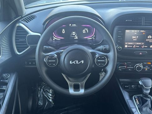 Used 2025 Kia Soul LX w/ LX Technology Package image 25