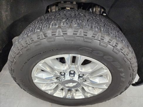 Used 2021 Chevrolet Silverado 2500 High Country w/ Z71 Off-Road Package image 3