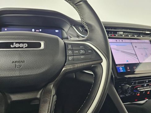 Used 2022 Jeep Grand Cherokee Limited image 35