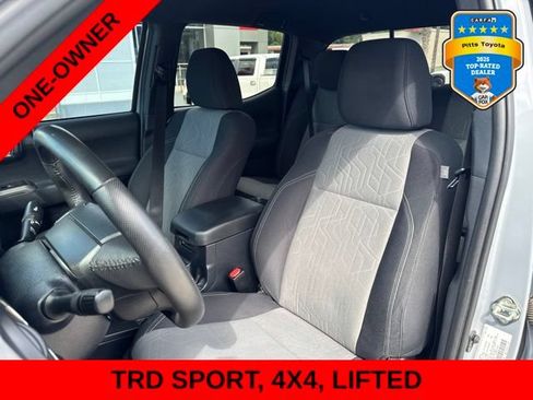Used 2020 Toyota Tacoma TRD Sport AWD/4WD image 10