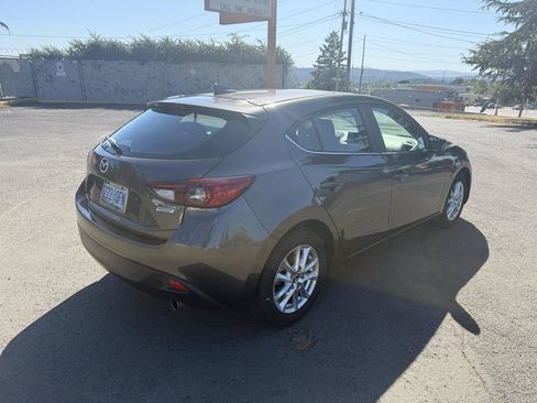 Used 2016 MAZDA MAZDA3 i Touring w/ Popular Equipment Package FWD image 5