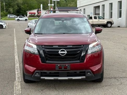 Used 2023 Nissan Pathfinder SL w/ Black Appearance Package image 8