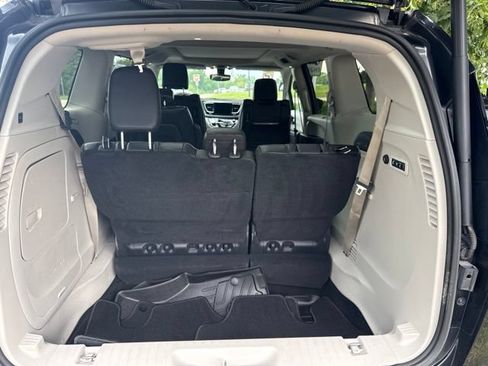 Used 2019 Chrysler Pacifica Limited FWD image 19