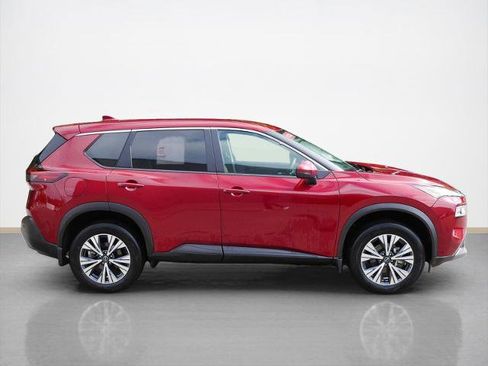 Certified 2022 Nissan Rogue SV image 2