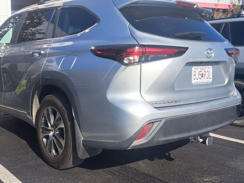 Used 2025 Toyota Highlander XLE AWD/4WD image 4