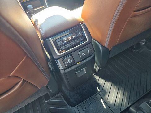 Used 2022 Subaru Ascent Touring AWD/4WD image 17