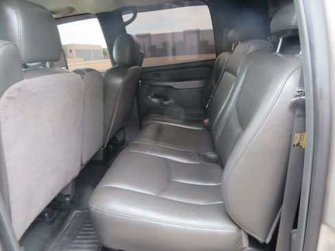 Used 2006 Chevrolet Silverado 2500 W/T w/ Heavy-Duty Power Package RWD image 23