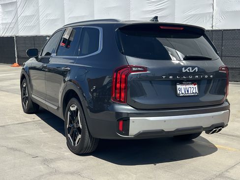 Used 2024 Kia Telluride S image 4