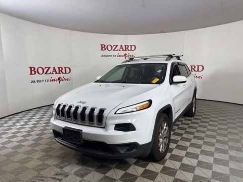 Used 2017 Jeep Cherokee Latitude image 4