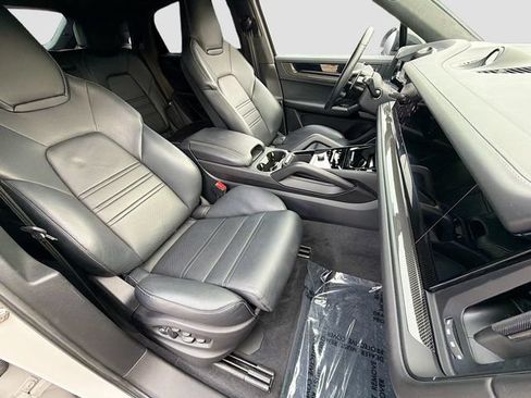 Used 2024 Porsche Cayenne Turbo GT AWD/4WD image 15