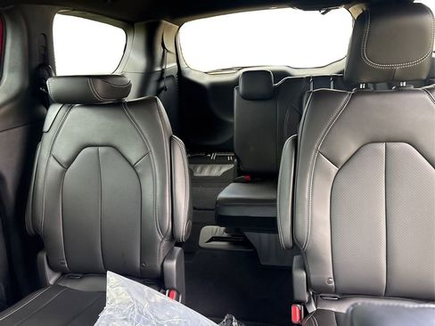 New 2026 Chrysler Pacifica Select image 18