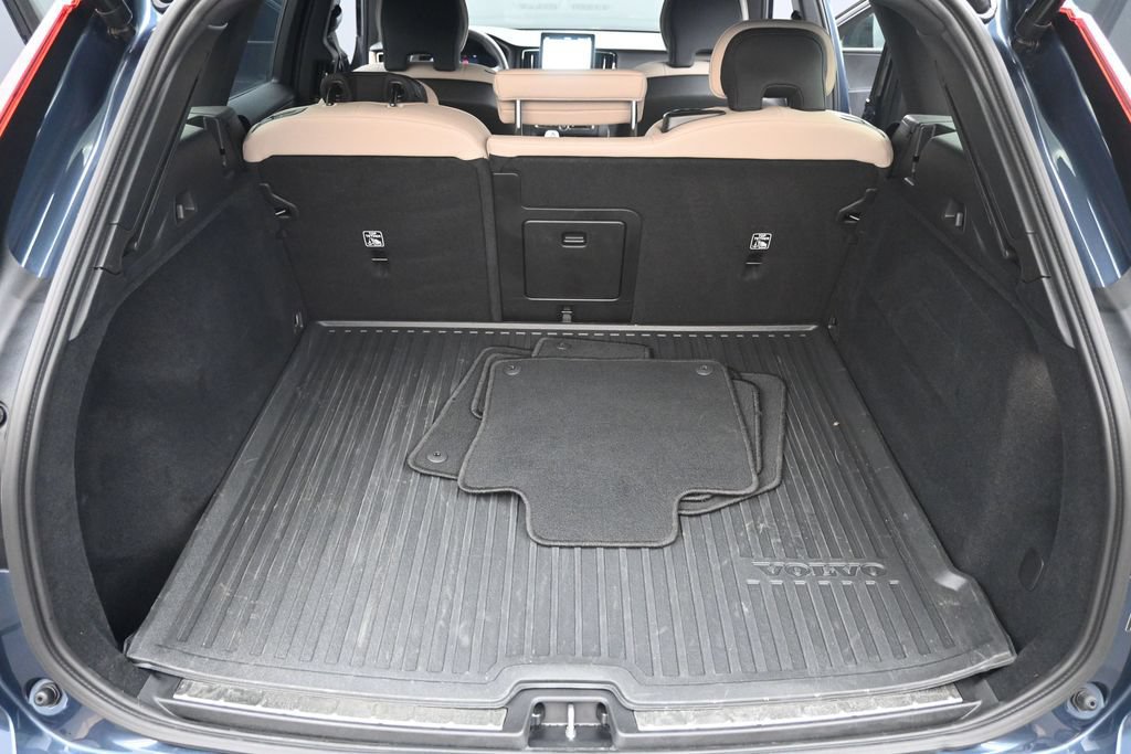 Certified 2026 Volvo XC60 B5 Plus AWD/4WD image 18
