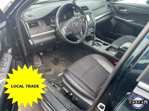 Used 2016 Toyota Camry SE image 3