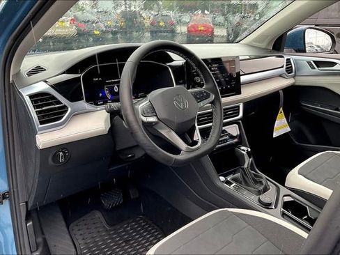 New 2025 Volkswagen Taos SE image 7