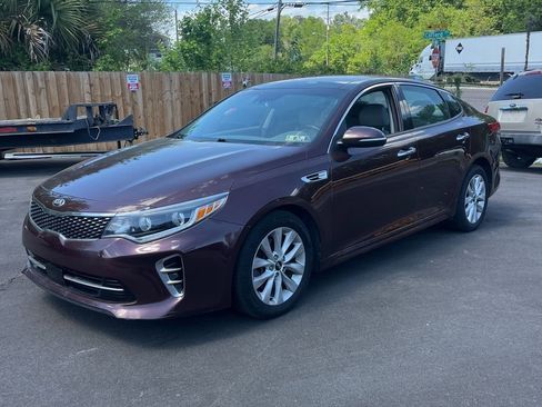 Used 2017 Kia Optima EX w/ Premium Package image 2