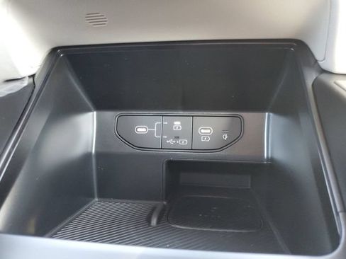 Certified 2025 Kia Sorento S w/ Panoramic Sunroof Package FWD image 22