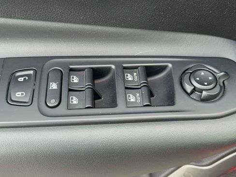 Used 2023 Jeep Renegade Latitude image 12