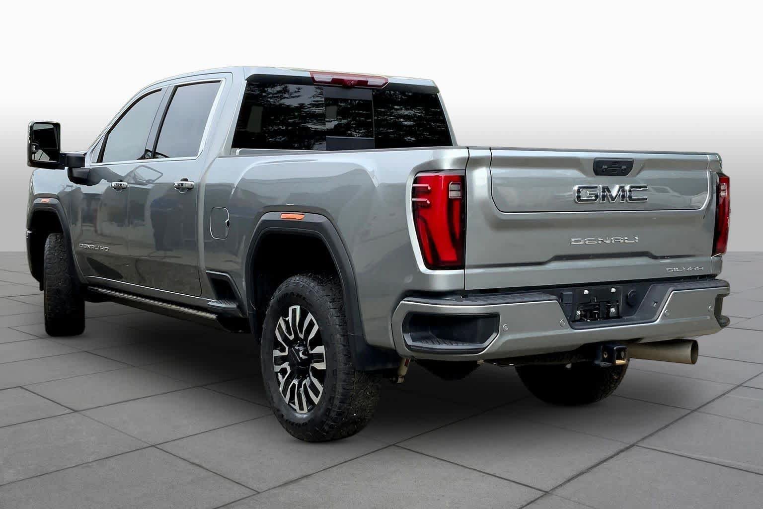 Used 2024 GMC Sierra 2500 Denali Ultimate AWD/4WD image 18